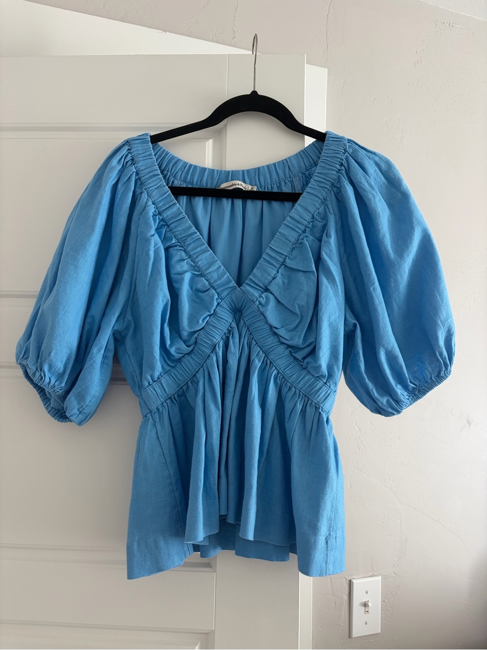 Abercrombie& Fitch Blue Puff-Sleeve V-Neck Women's Top